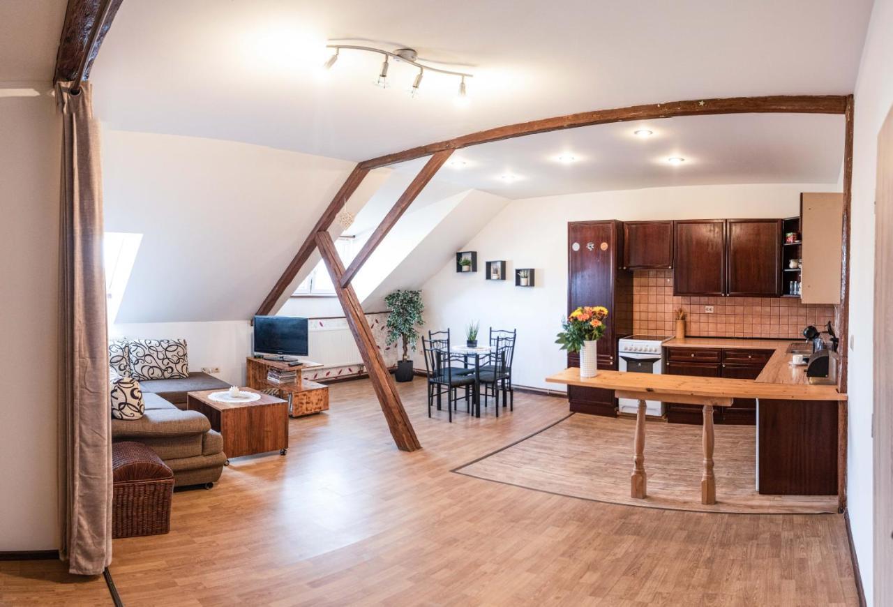 Podkrovni Apartman S Vyhledem Na Namesti Lomnice nad Lužnicí Exteriör bild