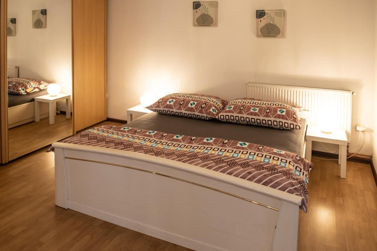 Podkrovni Apartman S Vyhledem Na Namesti Lomnice nad Lužnicí Exteriör bild